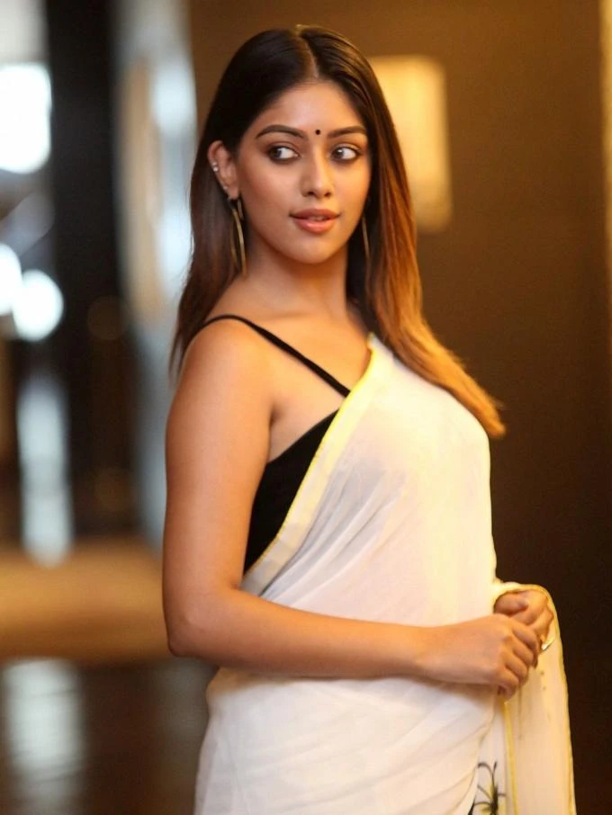 ACTRESS ANU EMMANUEL IN WHITE TRADITIONAL INDIAN SAREE